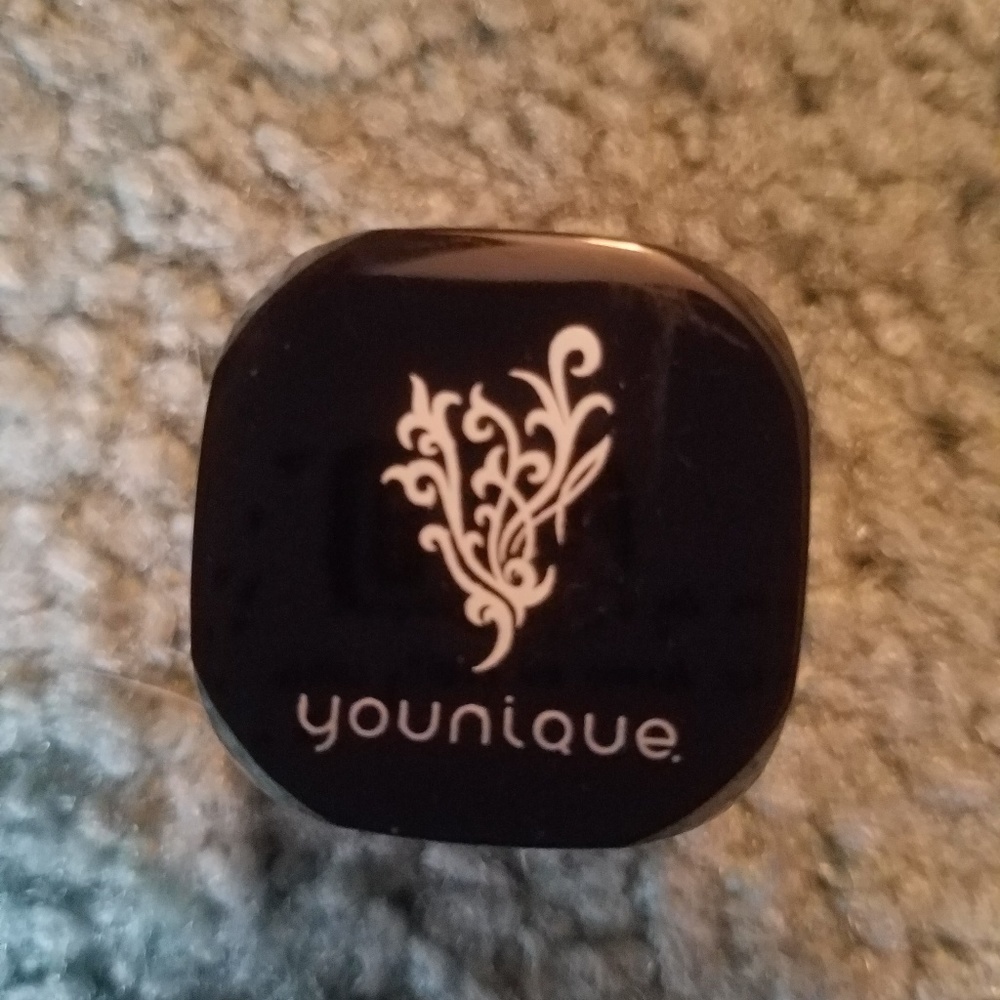 Younique eye shadow